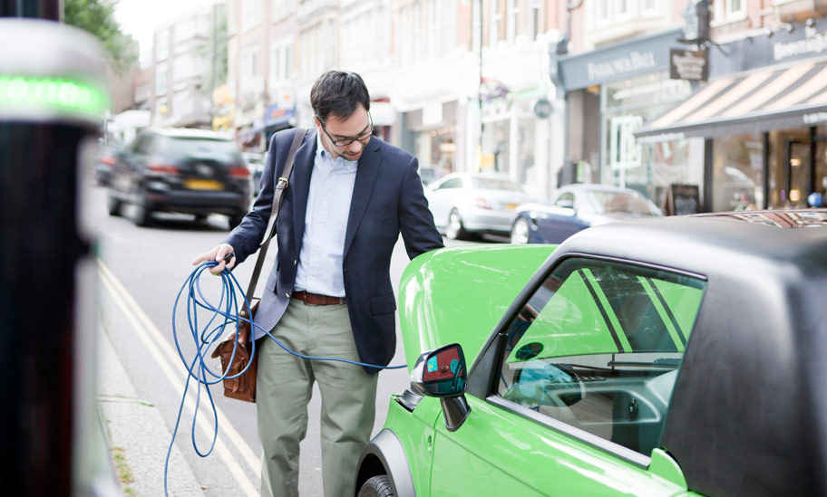 véhicule électrique en charge