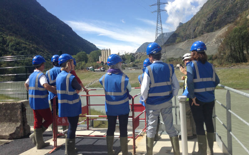 Les membres du Comité consultatif des actionnaires d'EDF visitent le chantier hydroélectrique à Romanche-Gavet