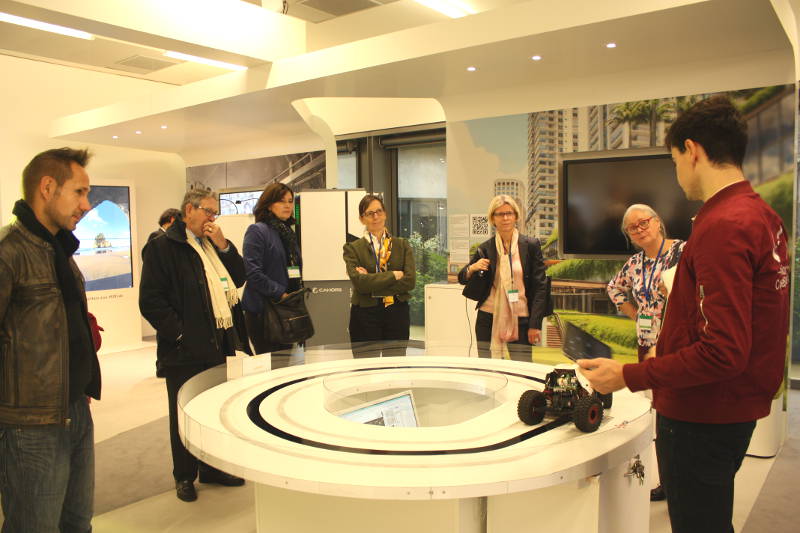 Les membres du Comité consultatif des actionnaires d'EDF visitent le centre de recherche EDF Lab Paris-Saclay