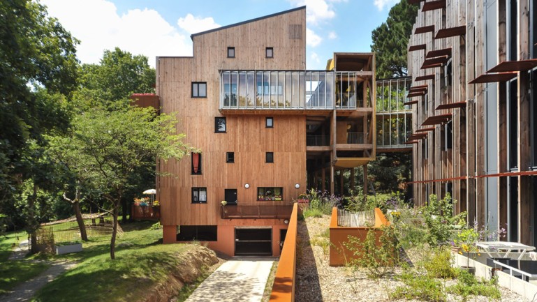 Immeuble collectif social à énergie positive