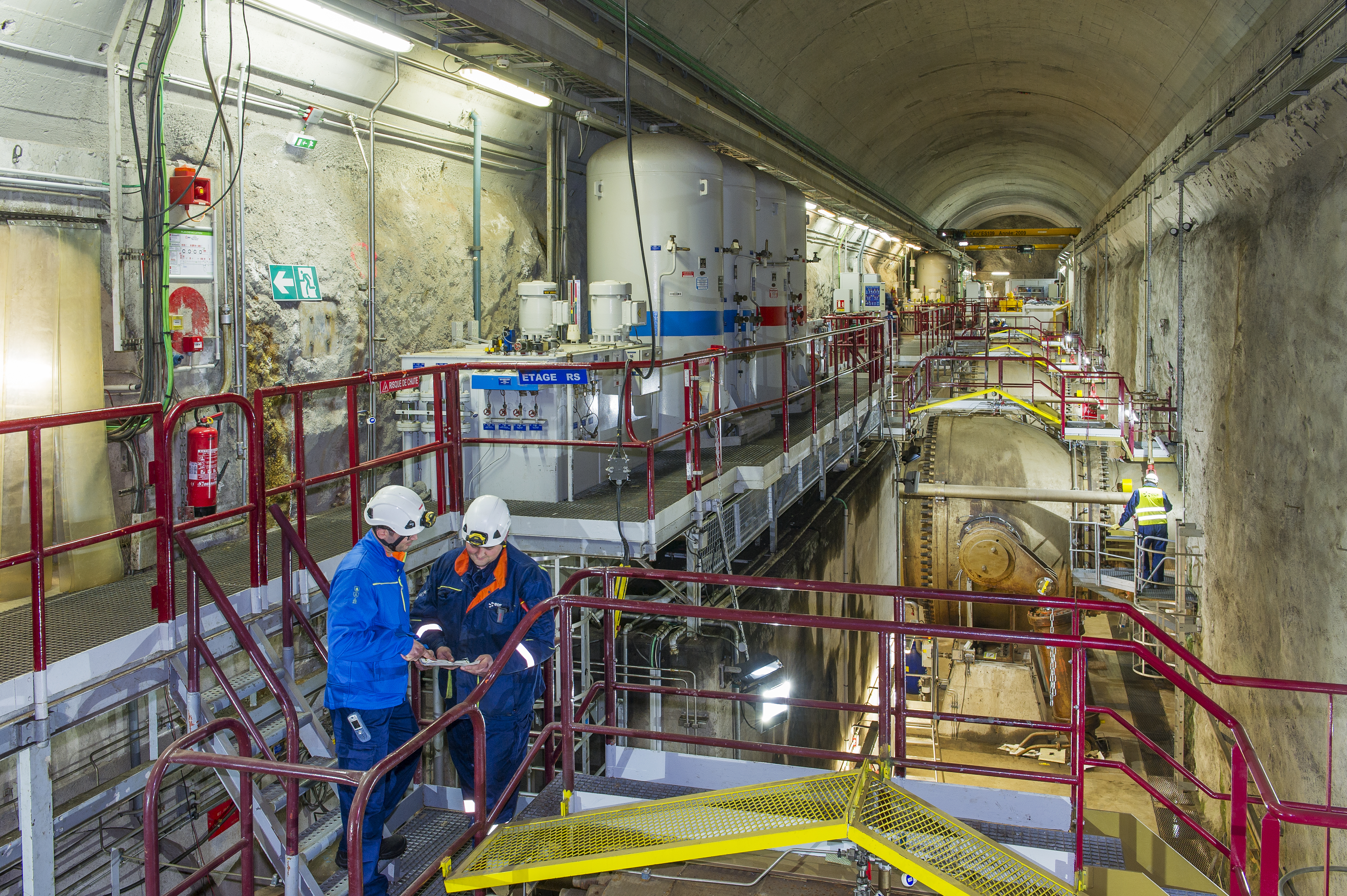 Centrale hydroélectrique de Revin - Salle des robinets sphériques