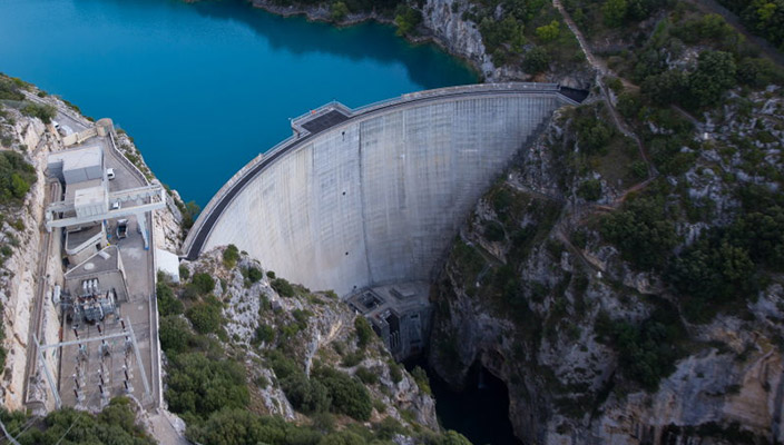 Vue aérienne du barrage et du lac de Sainte Croix - Photo Médiathèque EDF