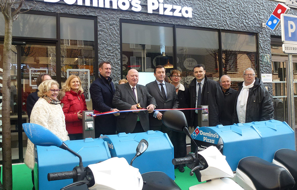 Inauguration Borne de recharge - Domino's Pizza