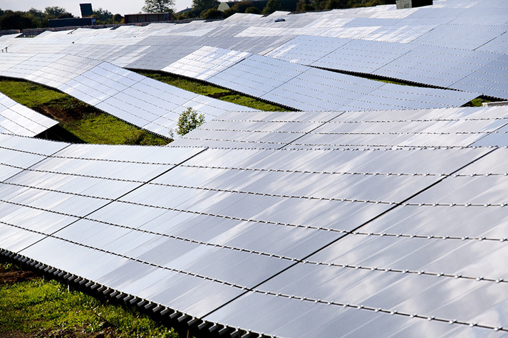 Panneaux solaires photovoltaïques : définition, fonctionnement