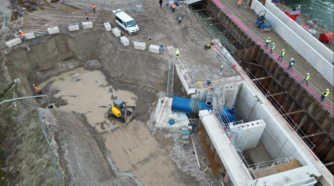L'emplacement est préparé pour recevoir la conduite forcée au niveau du groupe de turbinage