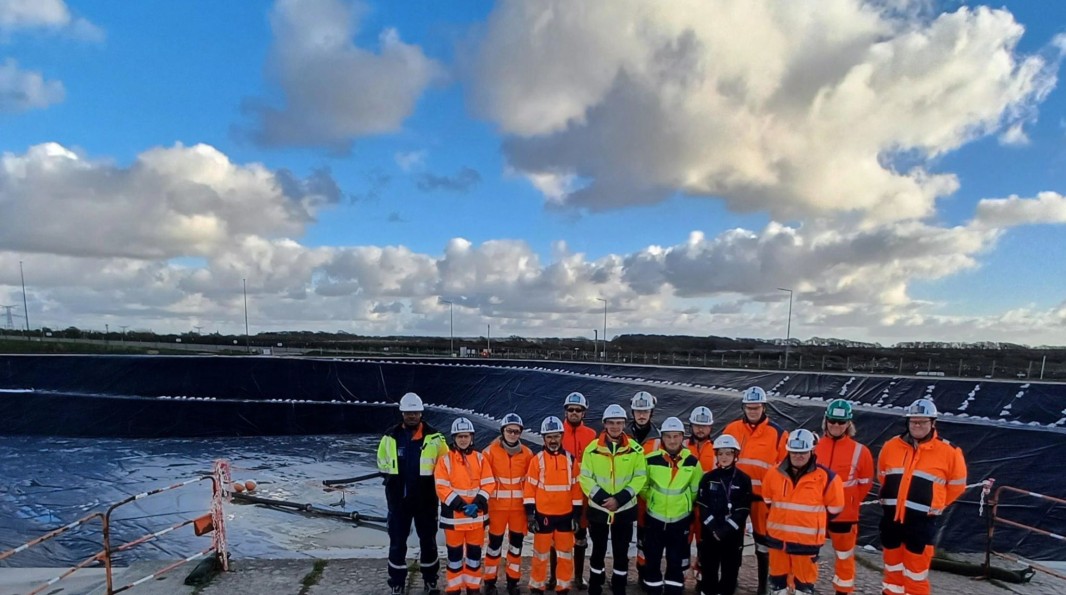 Photo de l'équipe du chantier du bassin SEA