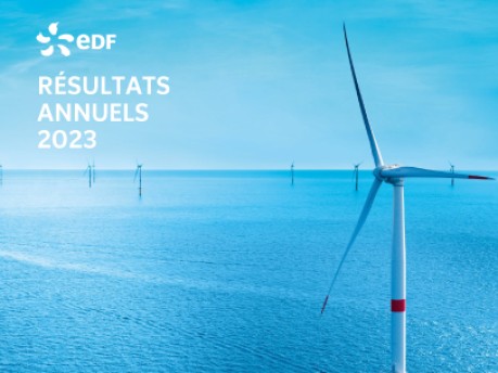 Une éolienne en mer