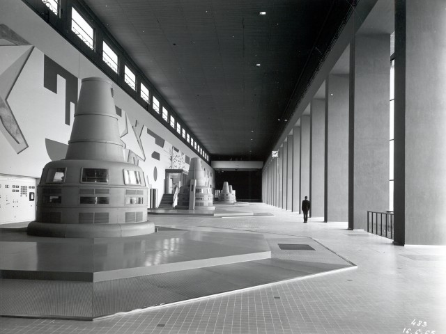 vue de la salle des machines de Rhinau en 1965