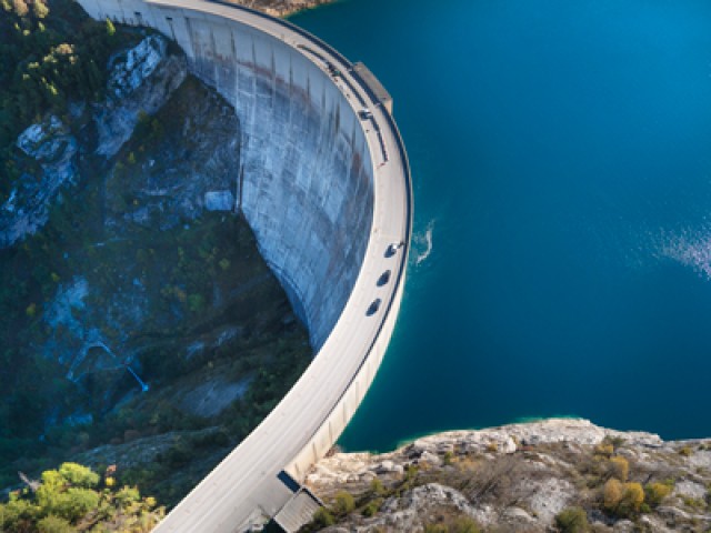 Photo du barrage de Tignes en vue plongée