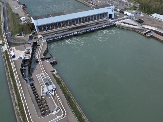 Vue aérienne Passe à poissons et centrale hydroélectrique de Rhinau