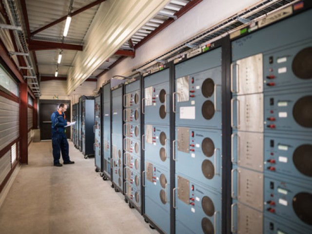 edf-rd-catalogue-solution-poussez-limites-tests-exigeants-batteries-performantes.jpg