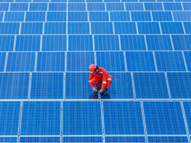 Operation-maintenance-parc-solaire_EDF-Power-Solutions-vignette.png
