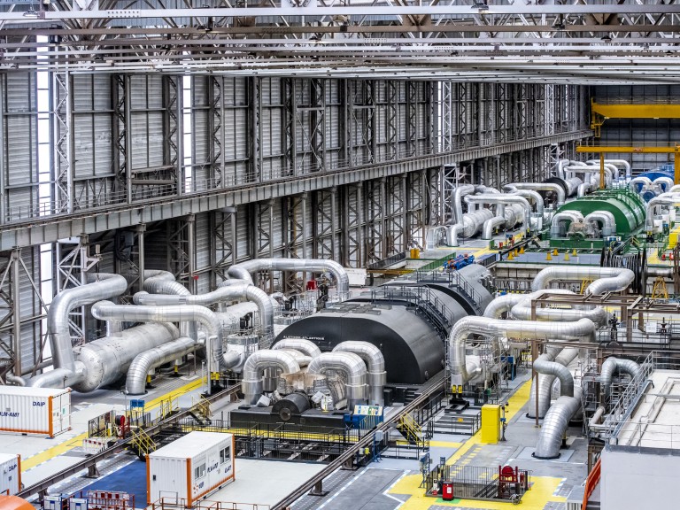 Une Salle Des Machines Monumentale Au C ur De La Centrale Du Tricastin une-salle-des-machines-monumentale-au-c-ur-de-la-centrale-du-tricastin