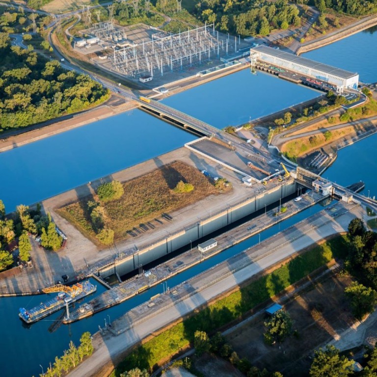 Vue aérienne sur l'aménagement hydroélectrique de Vogelgrun