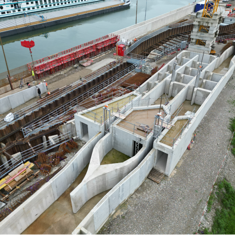 Vue aérienne du chantier et de l'usine EDF