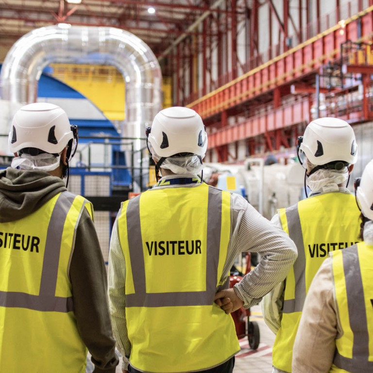visiteurs en salle des machines du CNPE de Penly