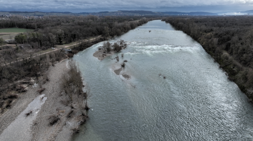 Vue drone de la barre d'Istein