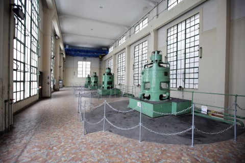 Salle des machines de la centrale de Castillon
